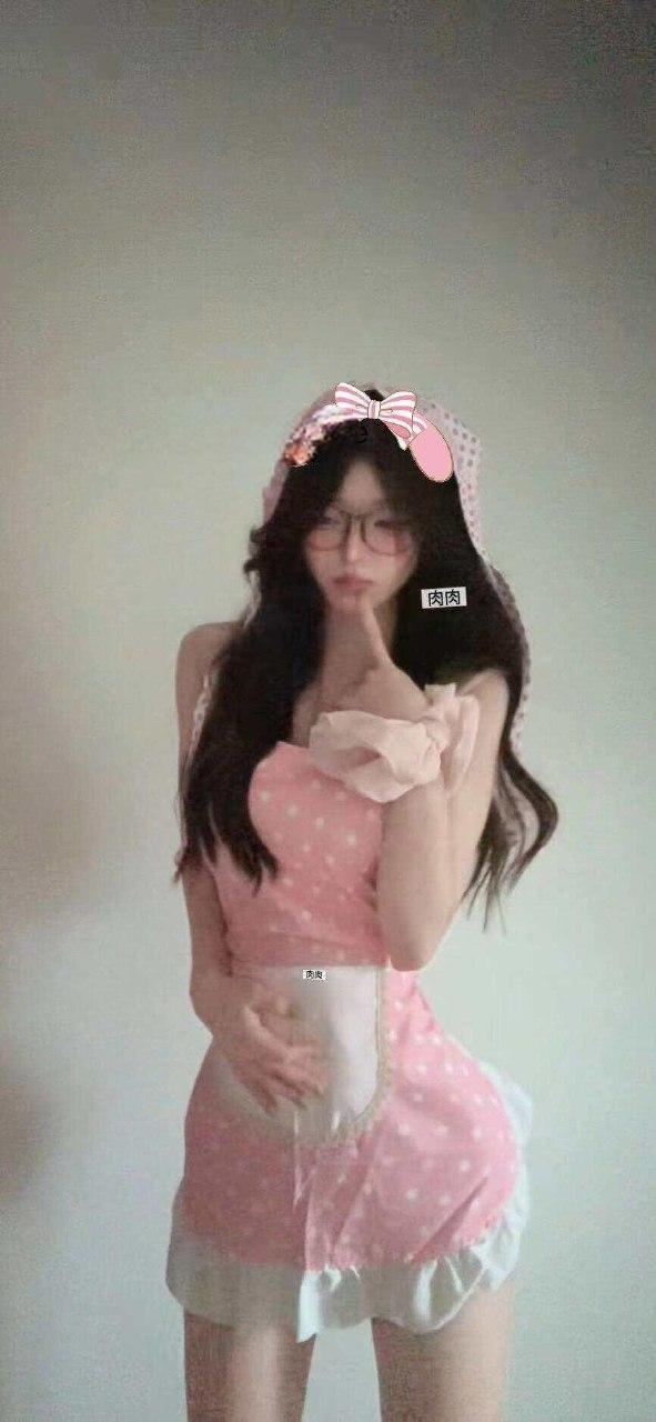 肉肉丸 - 做家务的女友 第14张图片