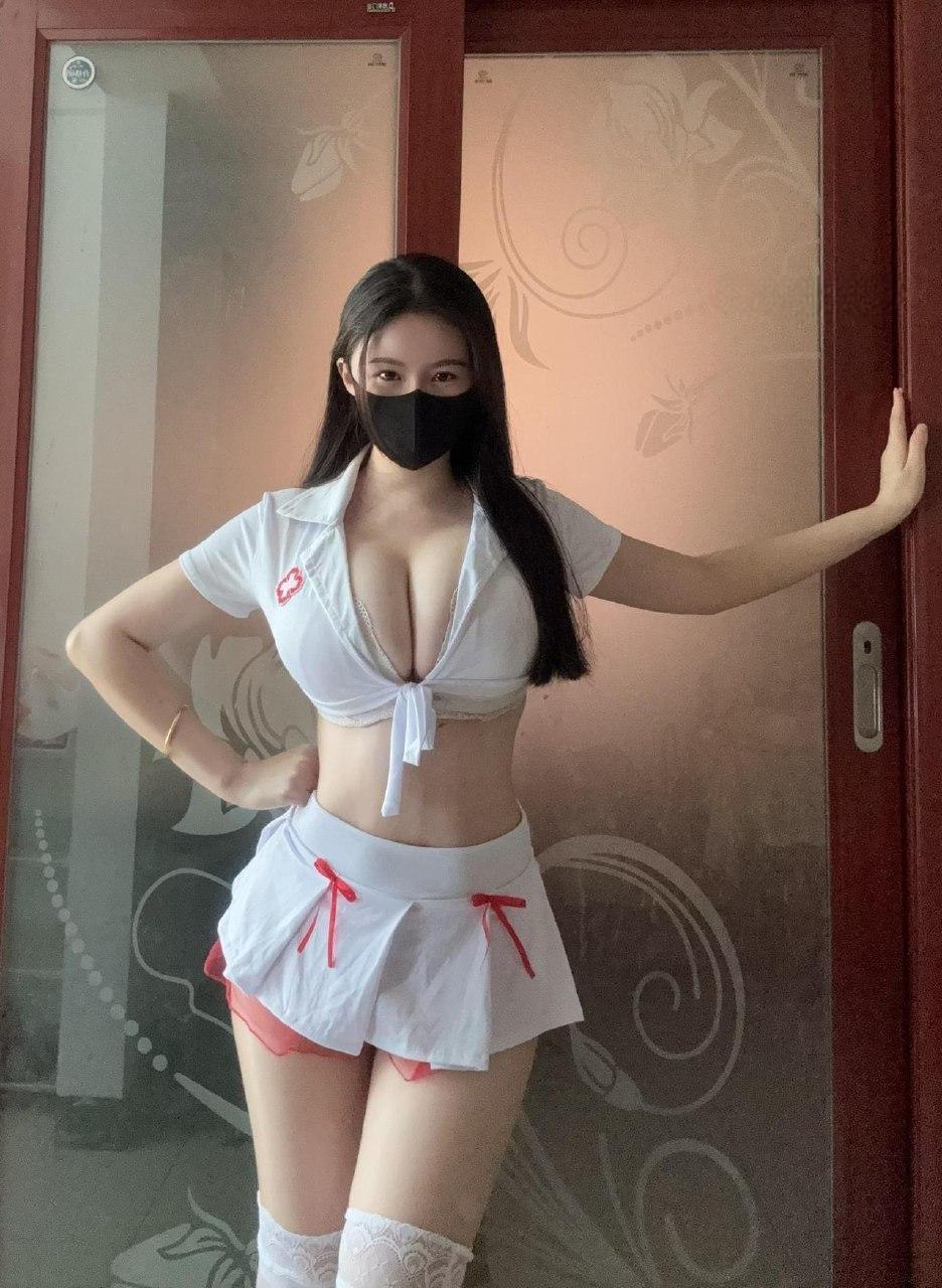 美艳老嫂子 - 超短裙护士服 第17张图片