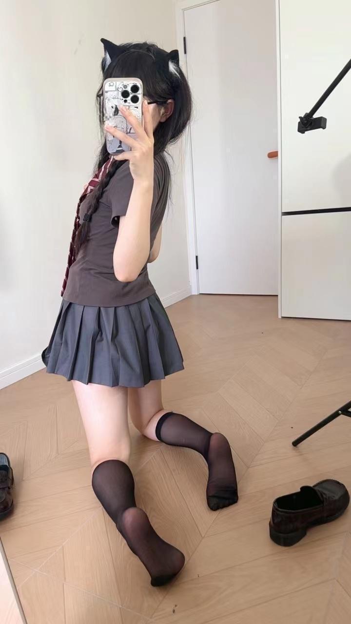 美羊羊 - jk的短筒黑丝 第6张图片