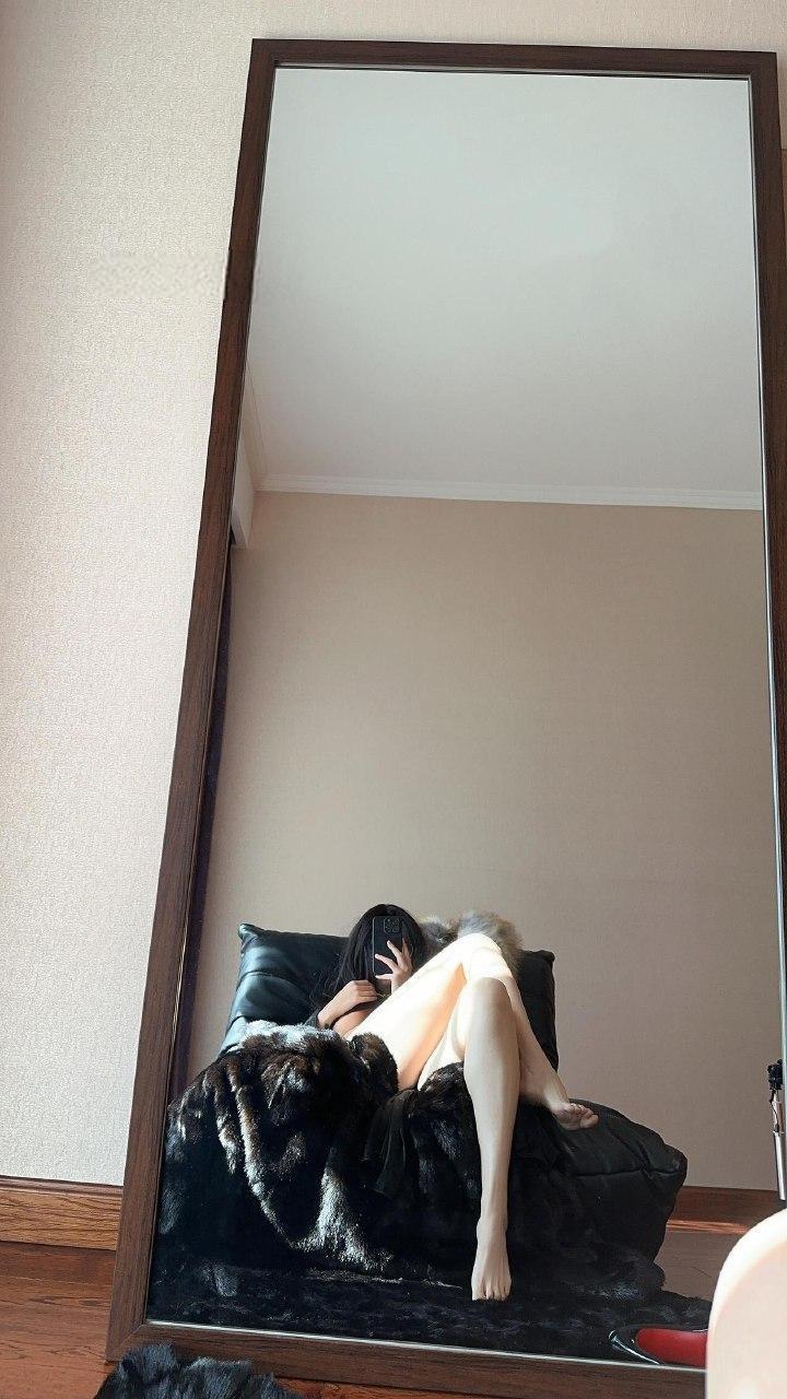俏妞 - 肥嫩美腿 第4张图片