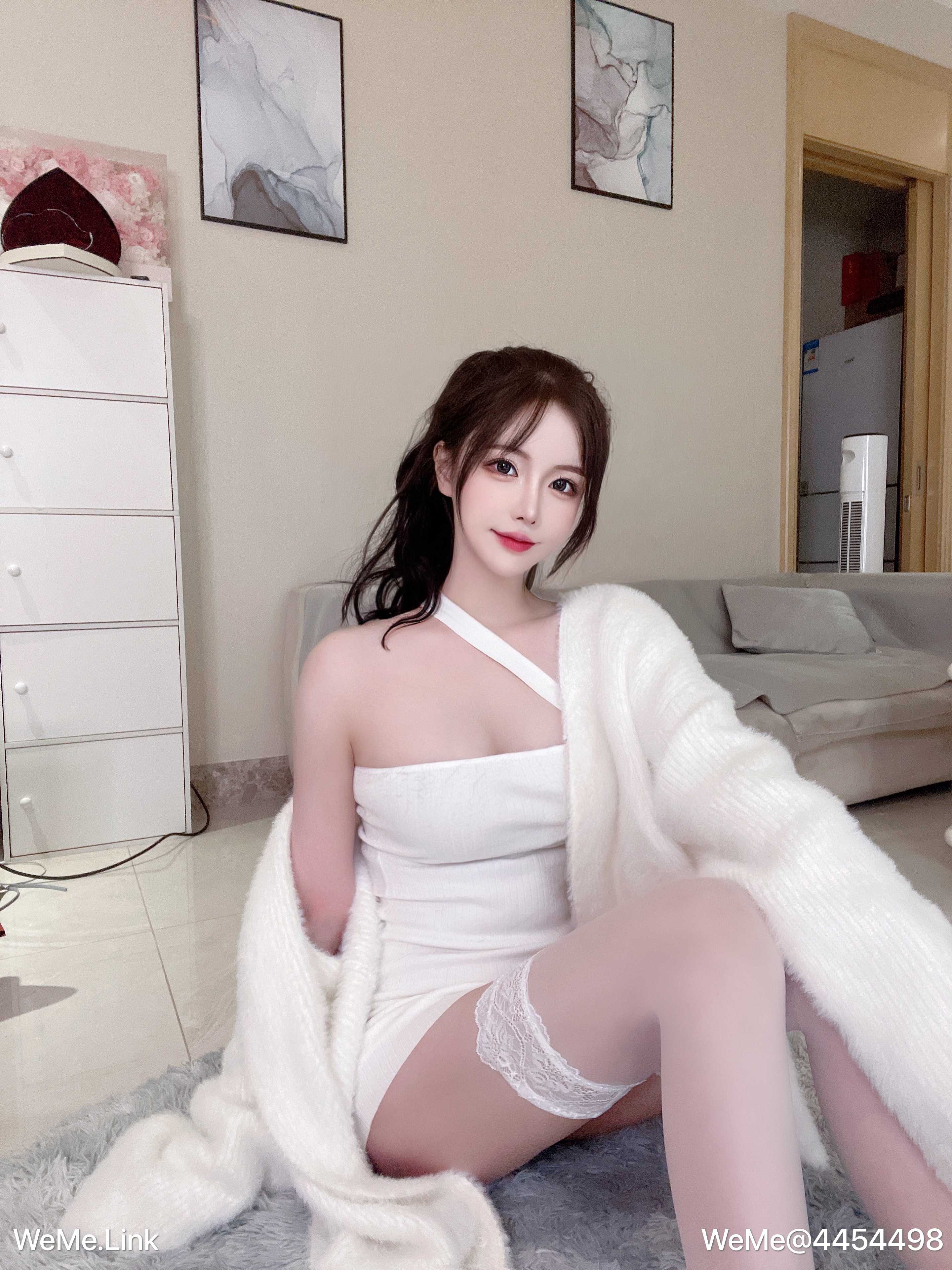 妮妮nini - 白丝透透的才是又纯又欲 第3张图片