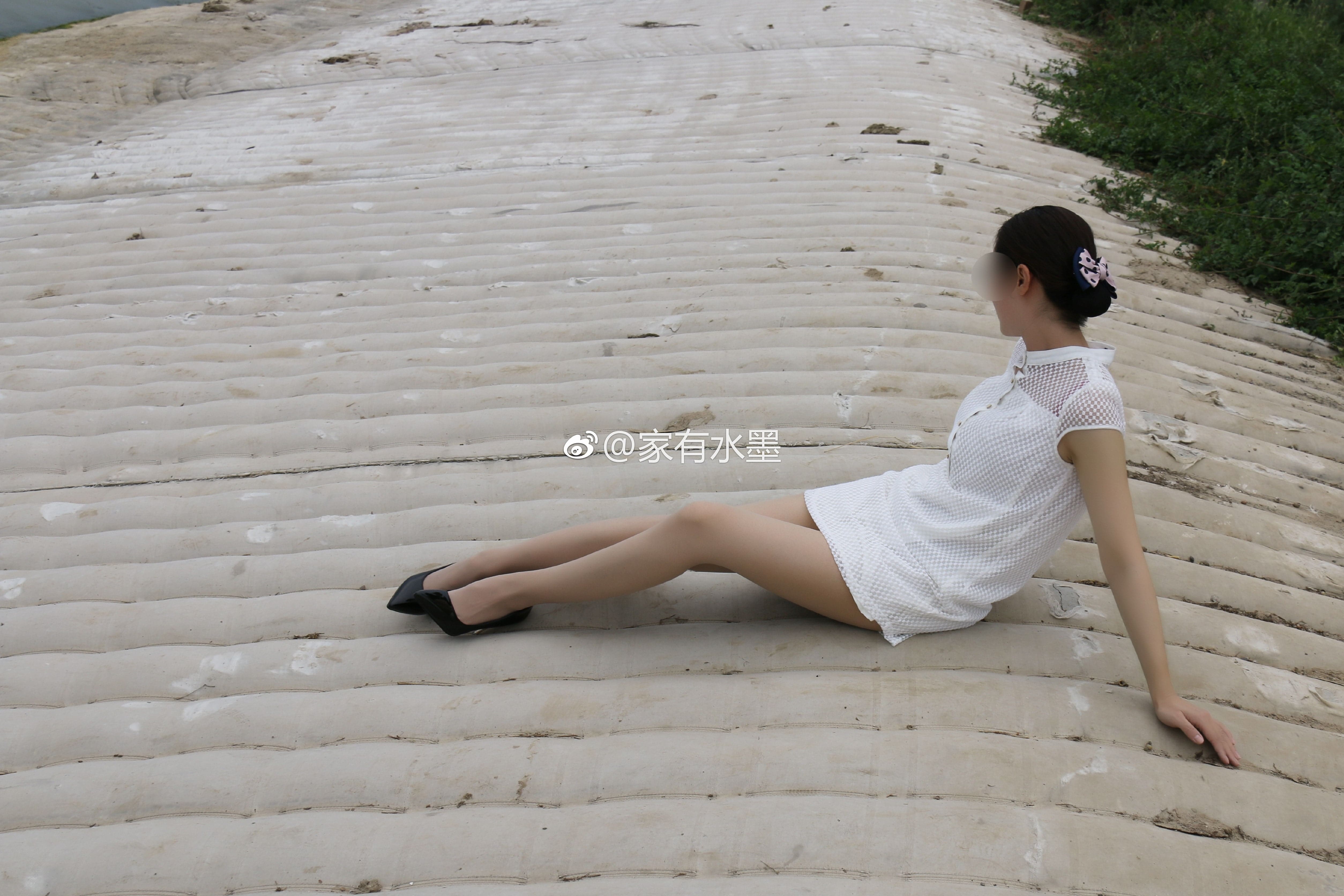家有水墨老师 - 清纯白色镂空短裙 第6张图片
